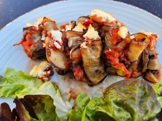 Auberginenrouladen mit Schafskäse
