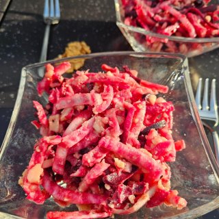 Ringelbete Rohkost mit Apfel