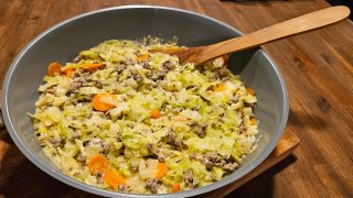 Herbstliche Spitzkohl-Hack-Pfanne