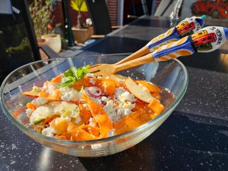 Möhrensalat mit Apfel und Feta