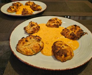 Blumenkohl-Bällchen in Tomatensoße