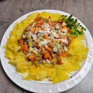 Spaghetti Kürbis mit Wurzelgemüse