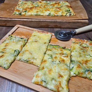 Blätterteig mit Zucchini und Frischkäse
