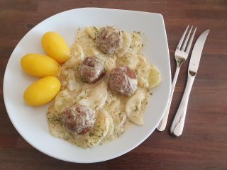Schmorgurken mit vegetarische Køttbullar