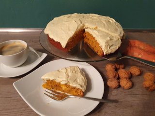 Süßkartoffelkuchen mit Frischkäsetopping