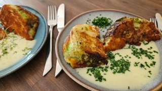 Wirsingkohlecken paniert mit Käsesoße