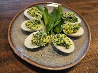 Gefüllte Eier mit Bärlauch