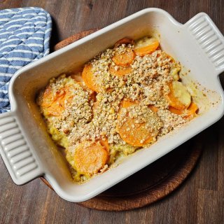 Süßkartoffel-Gratin mit Nusskruste