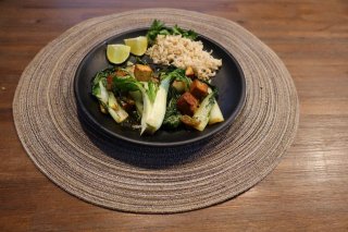 Asiatische Pak Choi Tofu-Pfanne