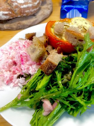 Coleslaw mit Ringelbete und Essig-Öl-Dressing