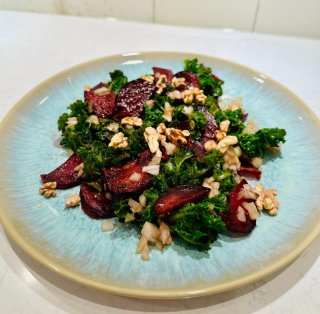 Flowersprouts mit gebackenen Rote Bete Spalten