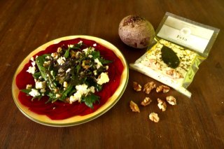 Rote Bete Carpaccio mit Wildsalat und Ziegenkäse