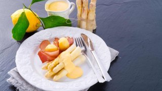 Spargel klassisch mit gelingsicherer Sauce Holland