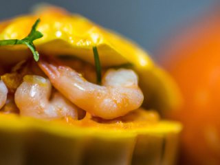 Mandarinkürbisse gefüllt mit Shrimps
