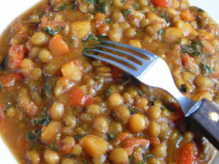 Linsensuppe mit Mangold und Porree