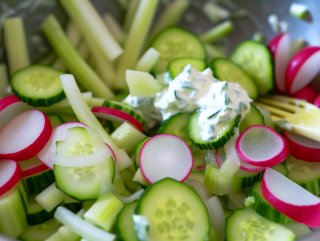 Gurken-Kohlrabi Salat