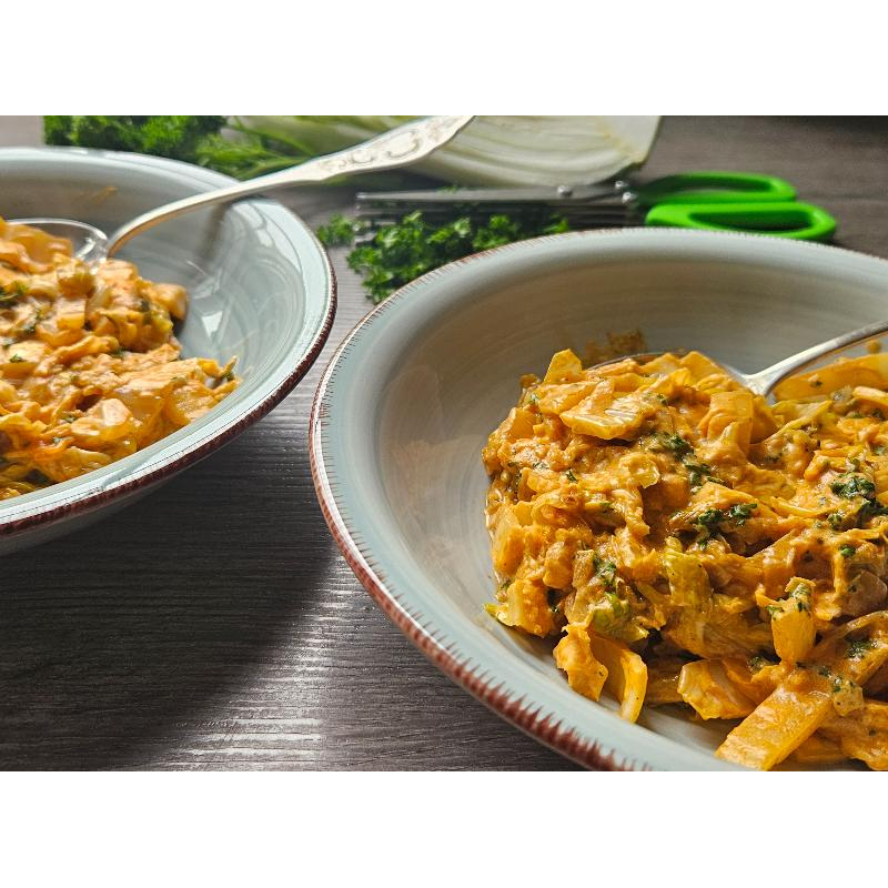 Chinakohl in Tomaten-Sahne-Soße